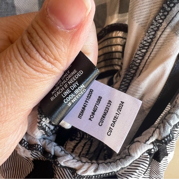 Torrid Challis Tie Straps Romper - Size 1X Gingham Summer Beach Vacation - Picture 7 of 10